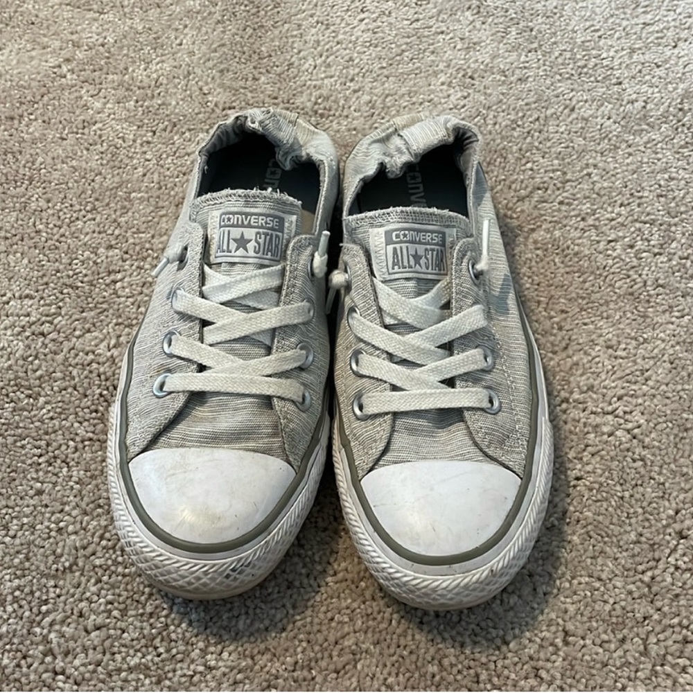 Grey converse!